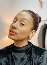 Aprenda o estilo da Vanessa Hudgens: penteado preso arrumado