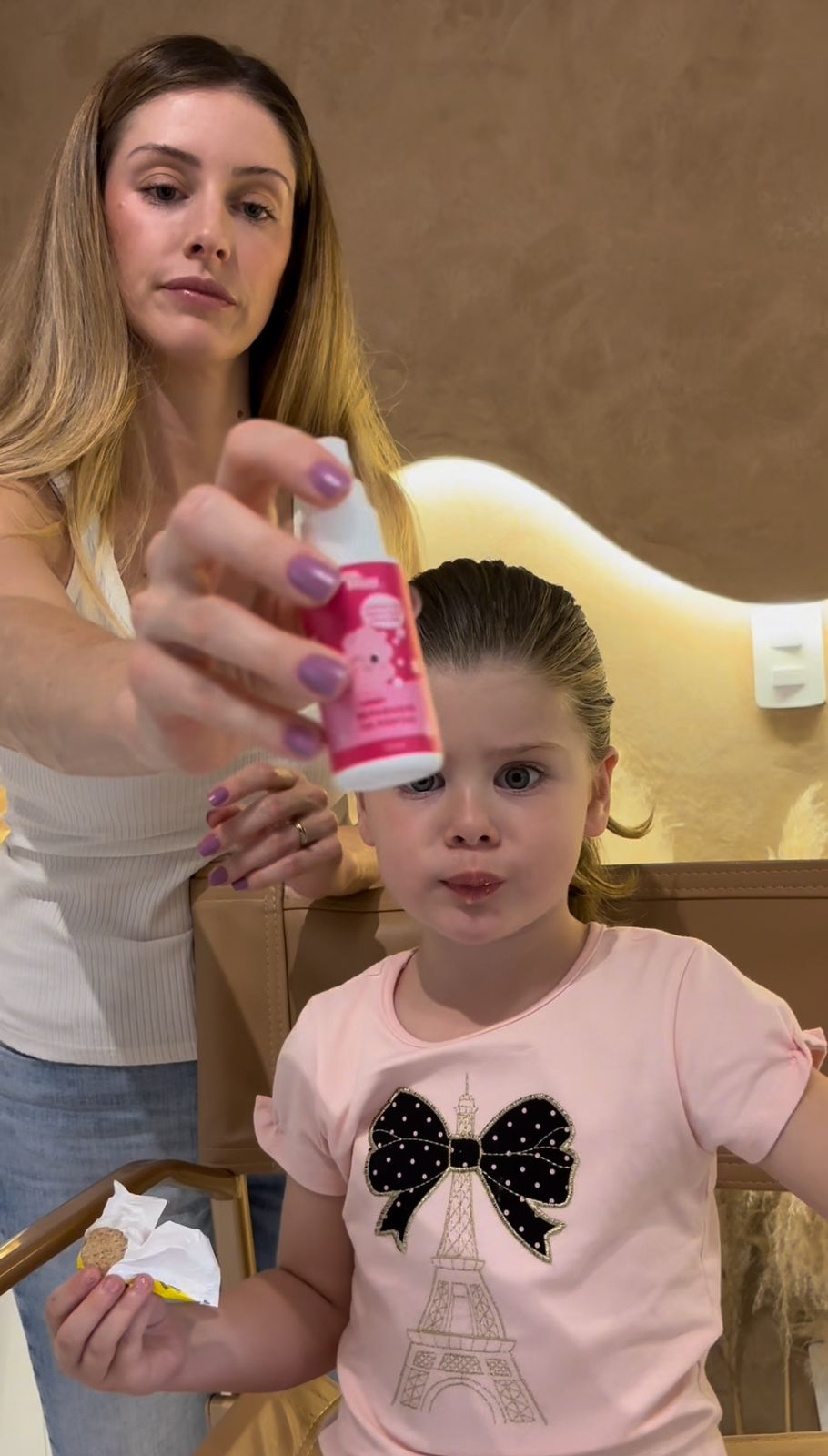 Cabelo das crianças no lugar o dia todo: sem frizz e sem esforço!