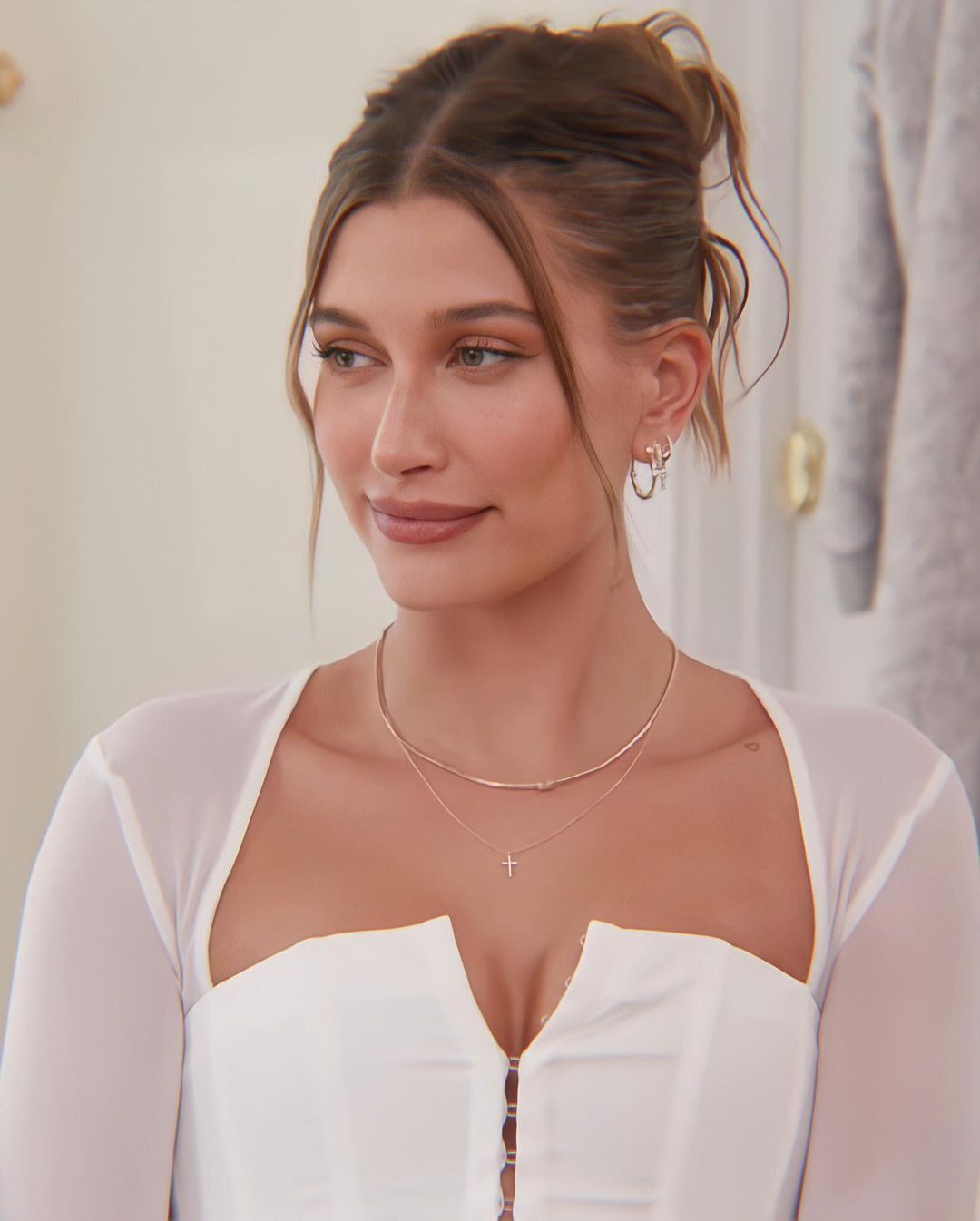 utorial Hailey Bieber Hair: look polido e sem frizz!