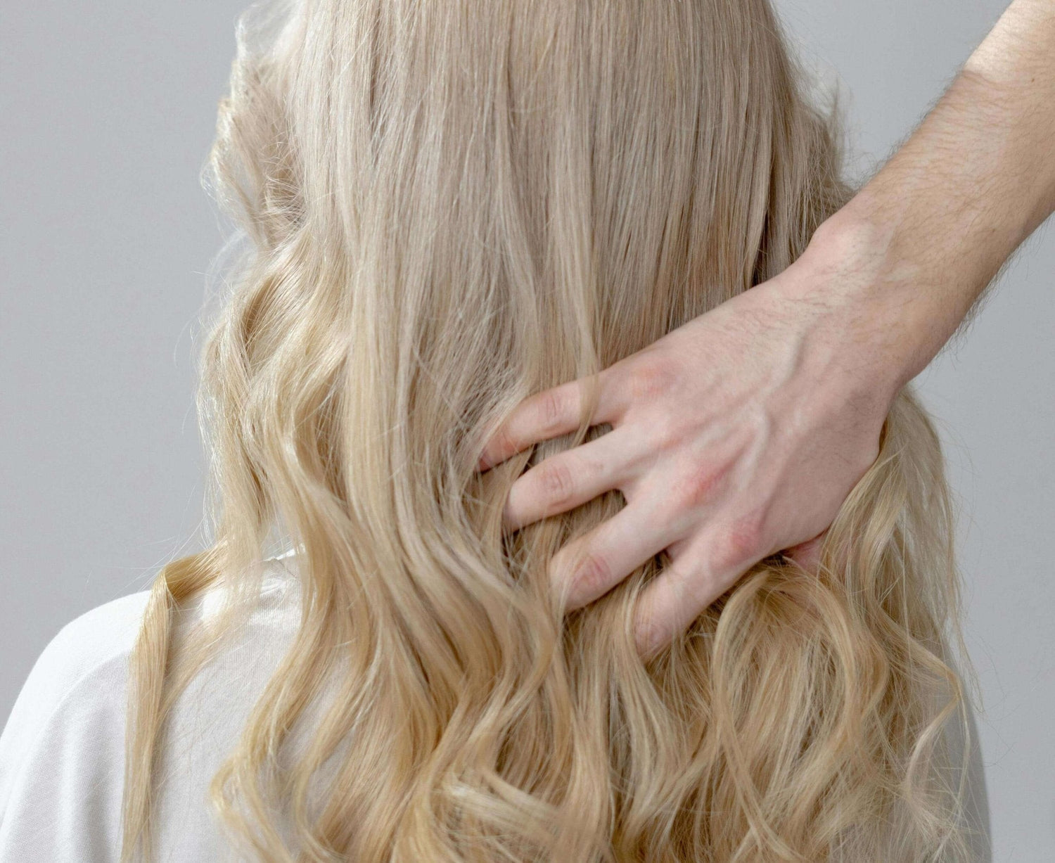 Tônico Capilar: O que é? Para que serve? Como Usar? - Guia Completo - Sos Frizz