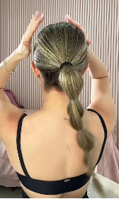 Penteado à prova de bike: adeus frizz durante o treino! 🚴‍♀️✨
