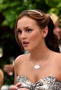 Recrie o penteado da Blair Waldorf direto da sua casa! ✨🎀
