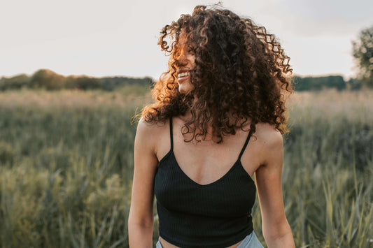 Cabelo Cacheado: Tipos de Cremes e Penteados - Cortes Masculinos e Femininos - Guia Completo