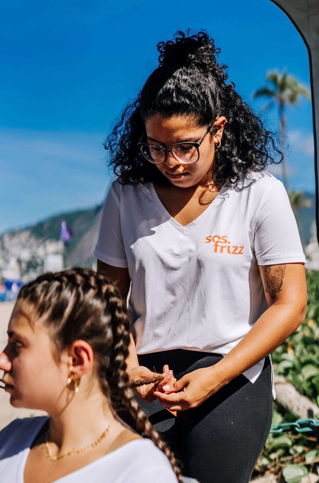 PENTEADOS QUE DURAM O DIA INTEIRO: COMO FAZER? - Sos Frizz